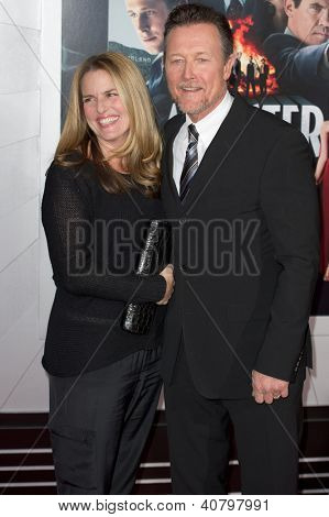 LOS ANGELES, CA - január 7-én: Robert Patrick megérkezik a premierje a gengszter csapatot Grauman's c