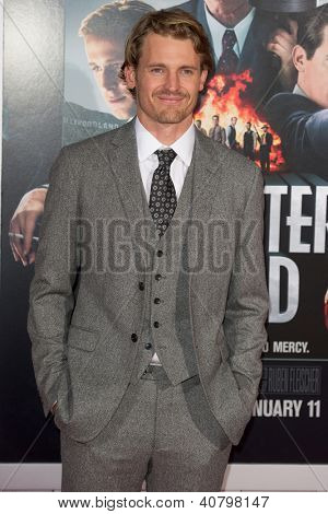LOS ANGELES, CA - januar 7: Josh Pence ankommer til premieren på Gangster Squad på Grauman's Chine