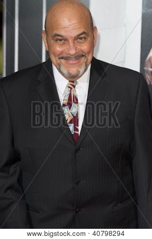 LOS ANGELES, CA - januar 7: Jon Polito ankommer til premieren på Gangster Squad på Grauman's Chine