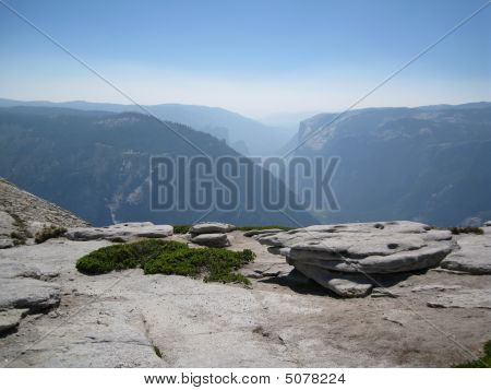 Nádherný výhled z vrcholu Half Dome