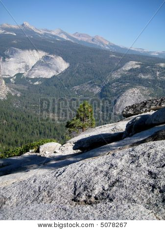 Nádherný výhled z vrcholu Half Dome