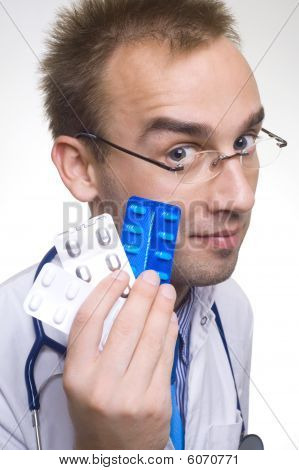 Médico con las píldoras