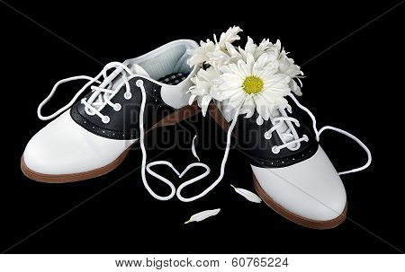 saddles shoes with daisies