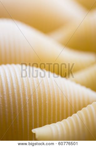 Ribbed Dry Yellow Macaroni With Periodic Line