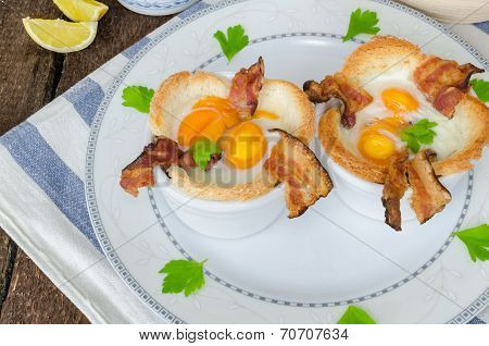 Muffins With Eggs And Bacon