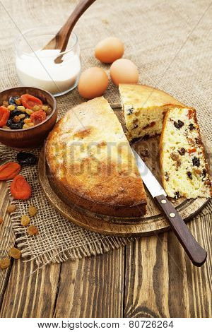 Mannik, Semolina Cake With Dried Fruits