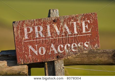 Private No Access Sign