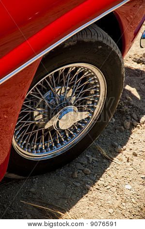 Auto d'epoca rossa ruota Close-up
