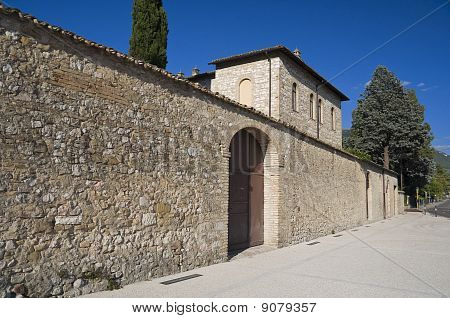 Wallfahrtskirche St. Maria in Rivotorto. Umbrien.