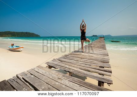Summer yoga session in beautiful tropical island