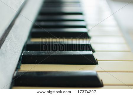 keys on the piano