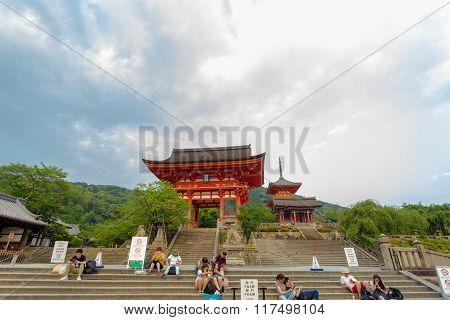 Kiyomizudera Temple Red Gate Ro-mon Entrance
