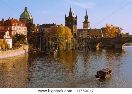 Vltava ve Charles Köprüsü