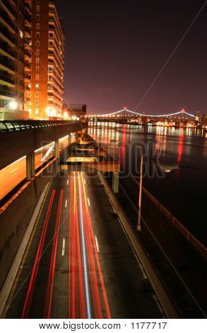 Trafic urbain dans la nuit