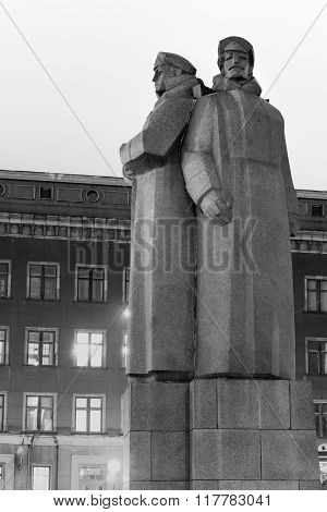 Rflemen Monument