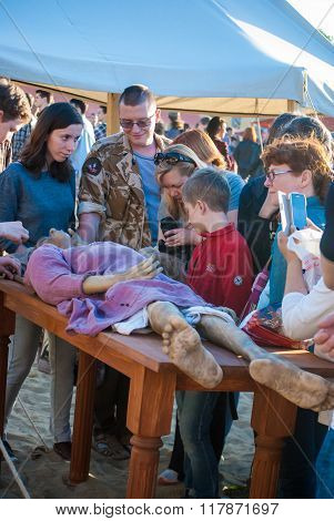 Historical reenactment of mummification
