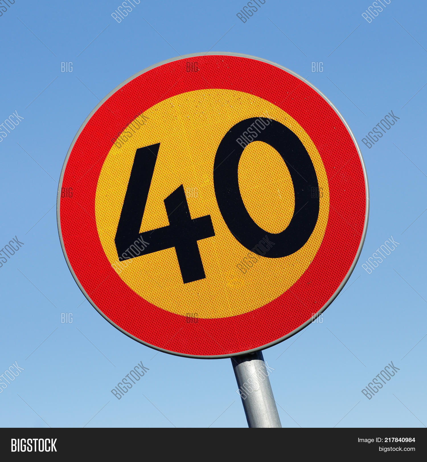 Желтый знак 40