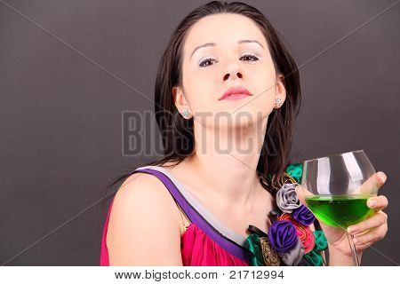 Belle fille dans une élégante partie