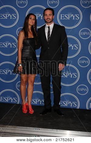 LOS ANGELES - lug 13: Emmannuelle Chriqui, Jimmie Johnson nella sala stampa del 2011 ESPY Awards