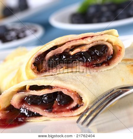 Yaban mersini Reçeli ile Pancakes