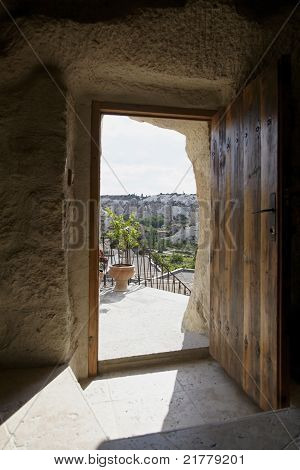 Goreme Cappadocia gennem en grotte døråbning