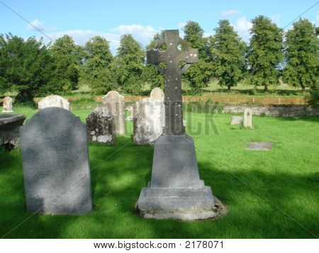 Keltenkreuz in Friedhof