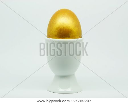 Un oeuf d'or dans un coquetier