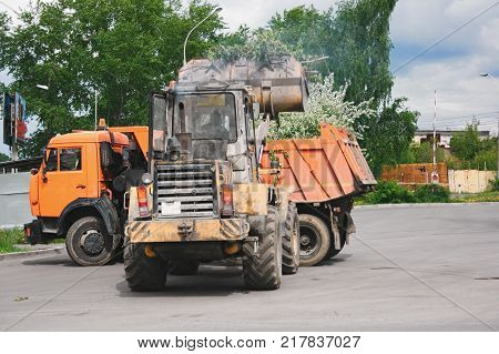 Heavy Equipment Eliminates The Consequences Of A Hurricane