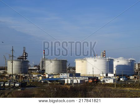 Refinery. Reservoirs For Storage Of Refinery Products. Rectification Columns. Distillation Columns, 