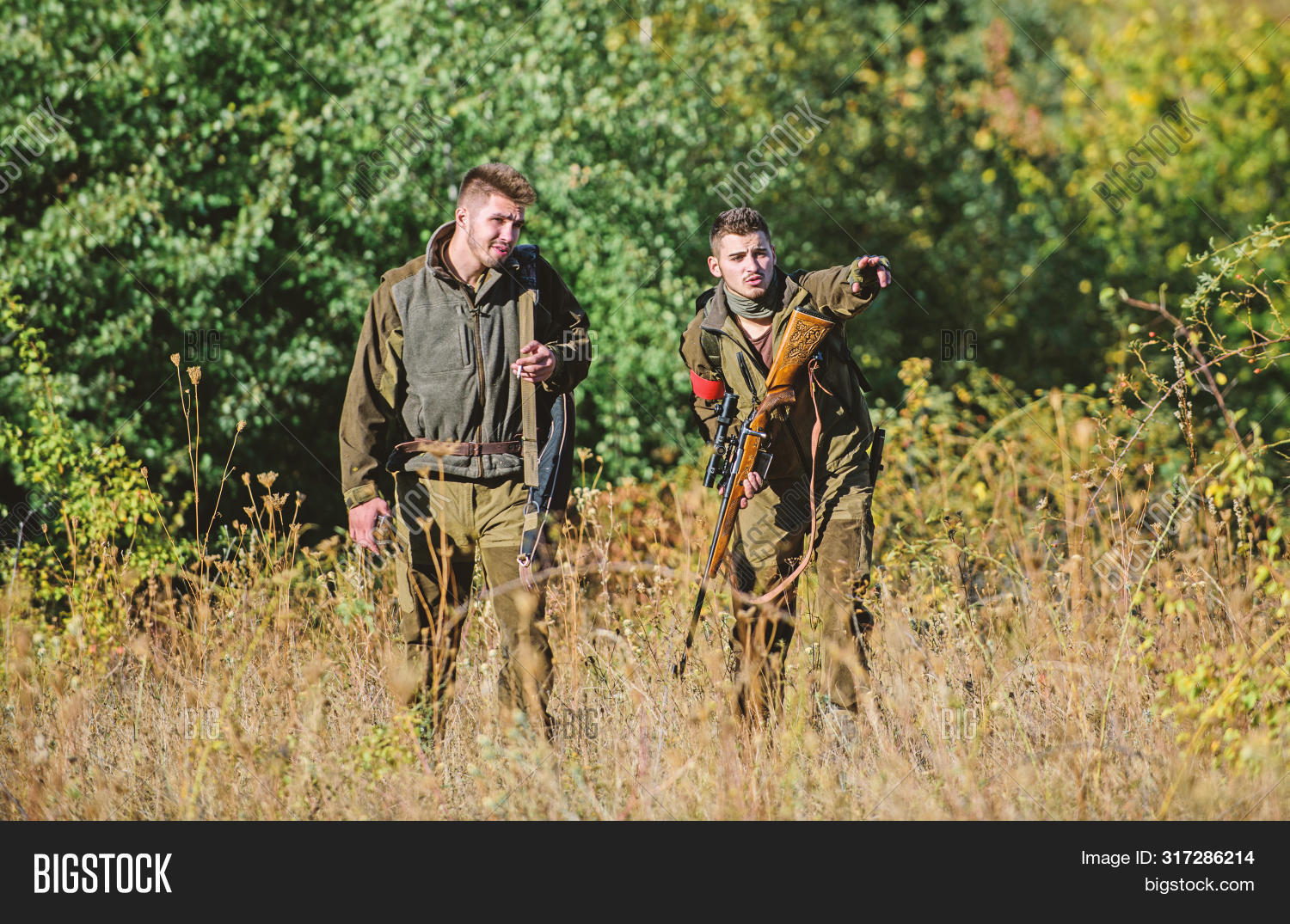 найти друзей охотников. с полем друзья охотники. картинка другу охотнику. три друга охотника. охотники френдс.