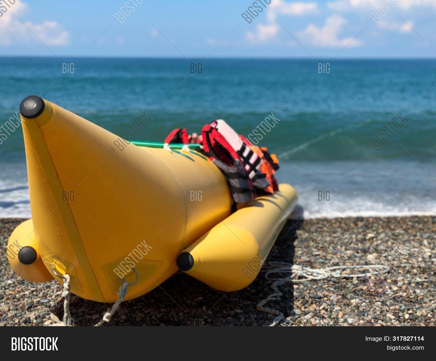 Imagen y foto Inflatable Banana (prueba gratis) | Bigstock
