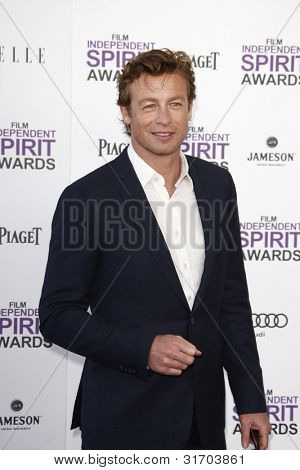 SANTA MONICA, CA - FEB 25: Simon Baker na 2012 nezávislého ducha Film Awards v únoru 25, 20