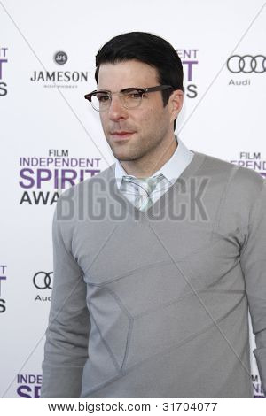 SANTA MONICA, CA - FEB 25: Zachary Quinto na 2012 nezávislého ducha Film Awards v únoru 25,