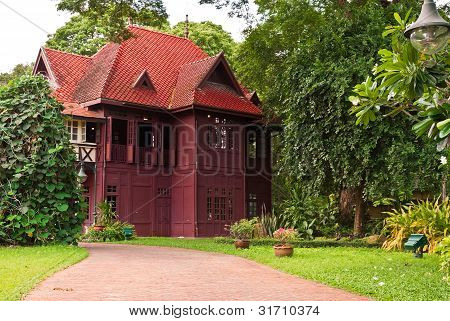 Sanam Chan Palace