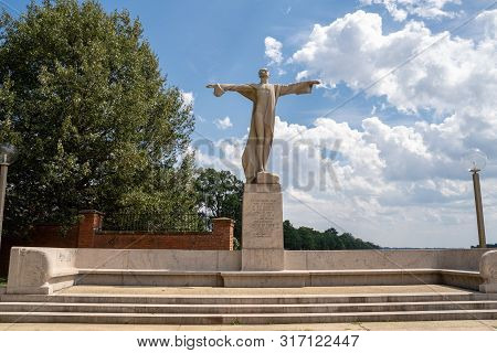 Washington, Dc - August 7, 2019: Titanic Memorial In The Waterfront Neighborhood Of Southwest Dc Hon