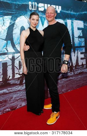 LOS ANGELES - AUG 12: Jenny Brezinski, Derek Mears at the Premiere Of SyFy's 
