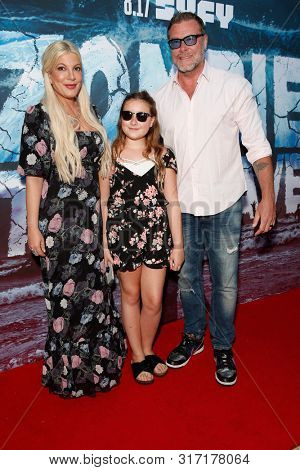 LOS ANGELES - AUG 12: Tori Spelling, Stella McDermott, Dean McDermott at the Premiere Of SyFy's 
