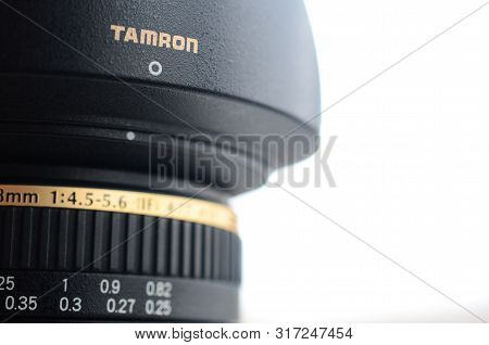 Tamron Af 11-18mm 4.5-5.6 Zoom Photographic Lens Close Up