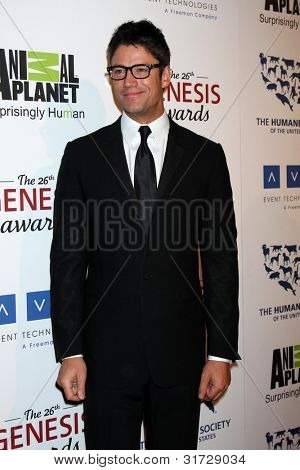 LOS ANGELES - MAR 24: James Scott przylatuje Genesis Awards 2012 w Beverly Hilton Hotel o
