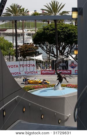 LONG BEACH - 17 aprile: Ryan Briscoe driver del d Penske camion noleggio Team Penske Dallara Honda #6