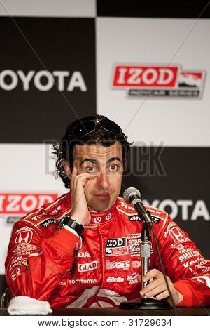롱 비치-4 월 17 일: 다리오 Franchitti 드라이버는 #10의 대상 칩 Ganassi 경주 혼다 차 중