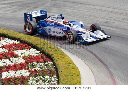 LONG BEACH - 17 aprile: Helio Castroneves driver della #3 Auto Club di Southern California Team penne