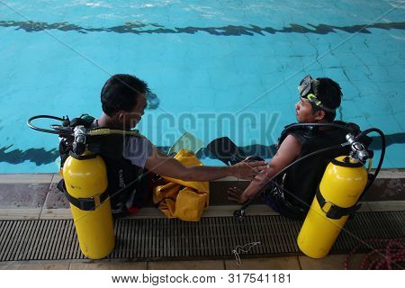 A Group Of People Doing Diving Training In A Swimming Pool In Batang / Central Java, Indonesia, Augu