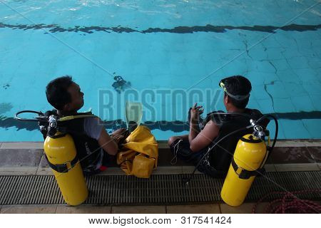A Group Of People Doing Diving Training In A Swimming Pool In Batang / Central Java, Indonesia, Augu