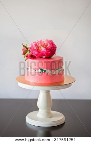 Faultline Cake Decoraited Sugar Paper And Pink Peony. Ideas For Wedding Cake, Birthday Cake