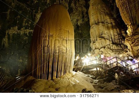 Phu Pha Phet garip jeolojik şekli mağaralar, Satun, Tayland