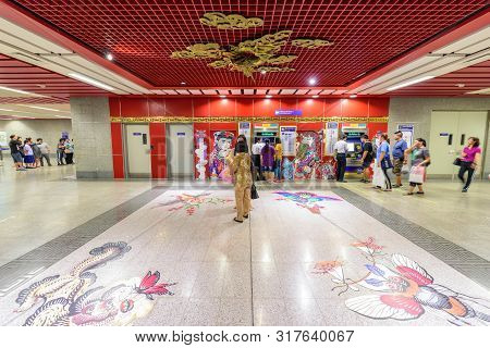 Bangkok , Thailand -  16 Aug, 2019 : Beautifull Dragon Wall Sculpture Of Wat Mangkon Station Of New 