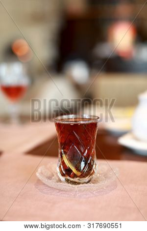 Armud Glass With Black Tea