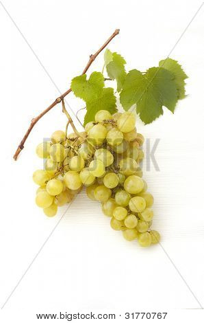 uva aislado en blanco
