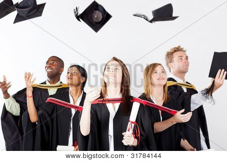 laureati gettando tappi alla laurea